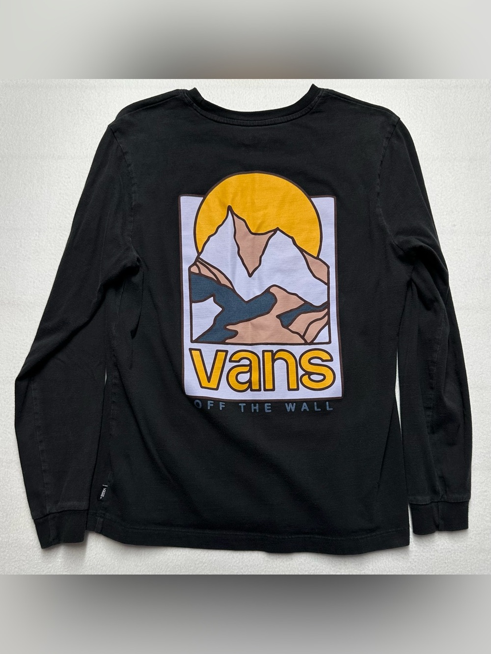 Vans Off The Wall Men’s Medium Black Mountain Graphic Long Sleeve Shirt
